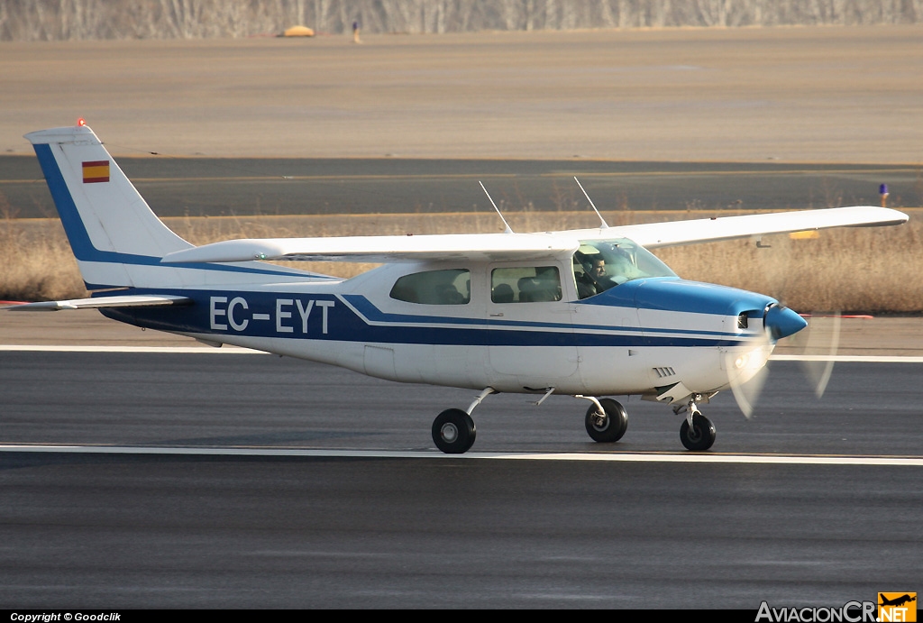 EC-EYT - Cessna 210L Centurion II - Privado
