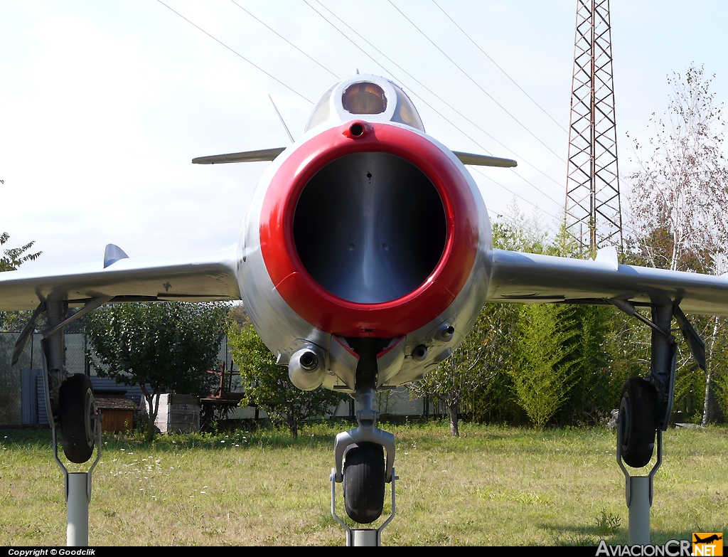 1548 - Mikoyan-Gurevich MiG-15 Fagot A - Privado