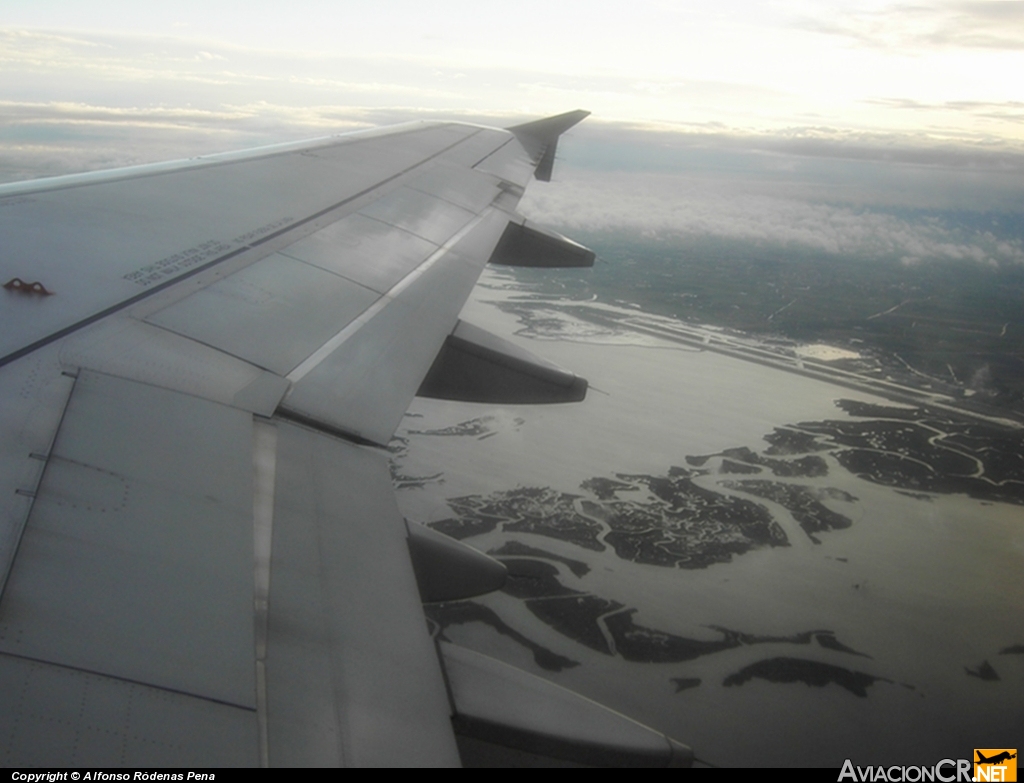 EC-HGY - Airbus A320-214 - Iberia