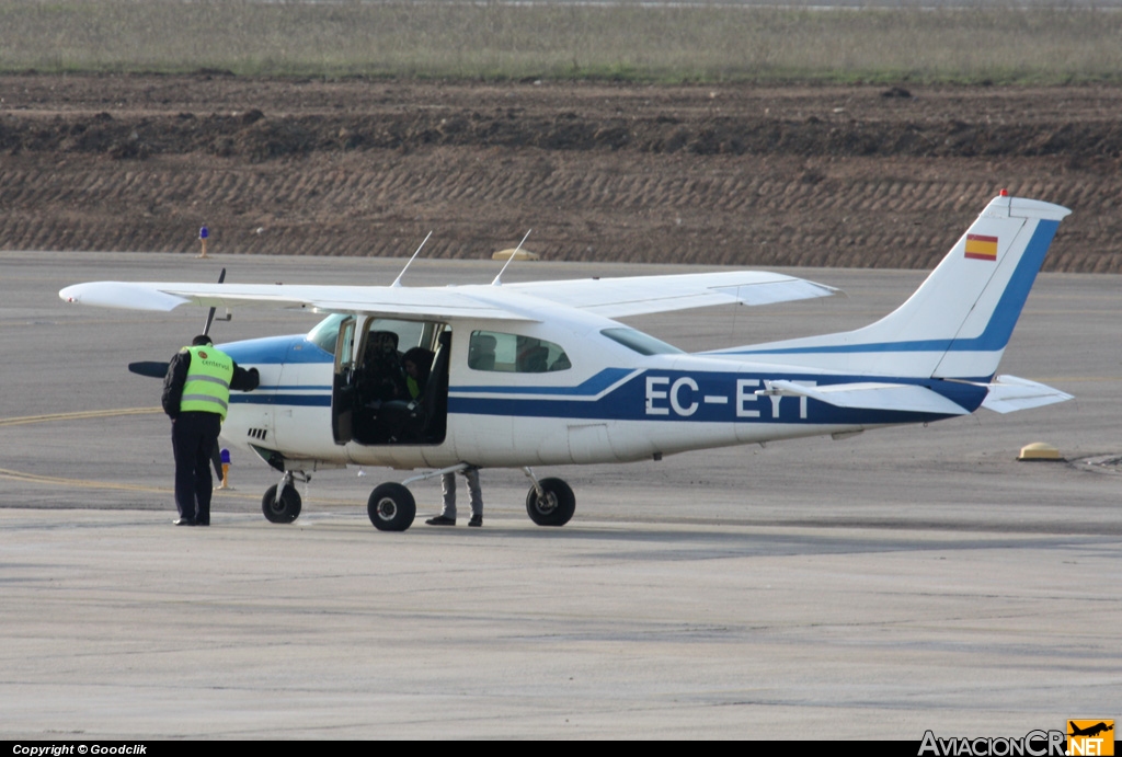 EC-EYT - Cessna 210L Centurion II - Privado