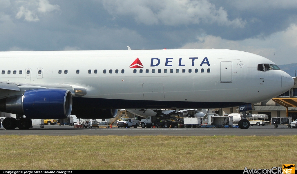 N128DL - Boeing 767-332 - Delta Air Lines