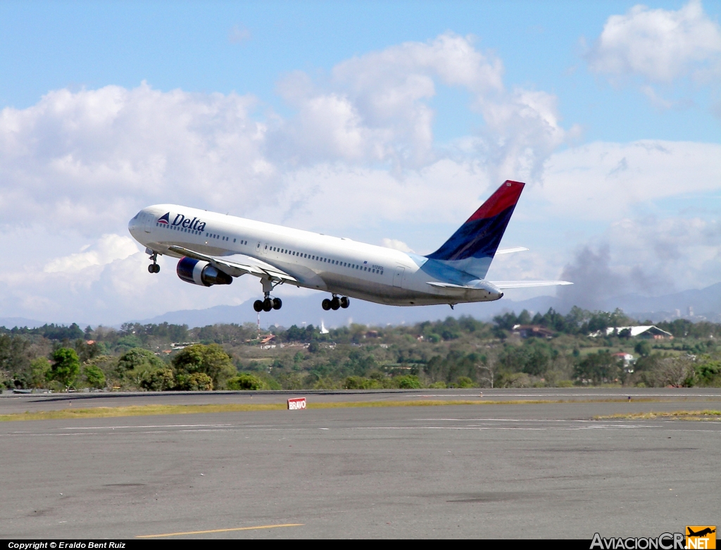 N129DL - Boeing 767-332 - Delta Air Lines