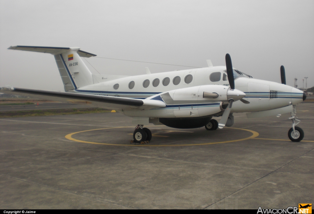 AN-236 - Beechcraft Super King Air 300 - Armada del Ecuador