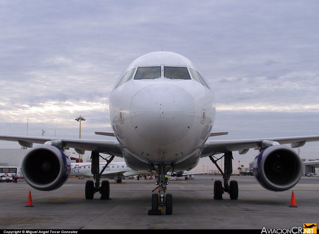 XA-IJA - Airbus A320-214 - Interjet