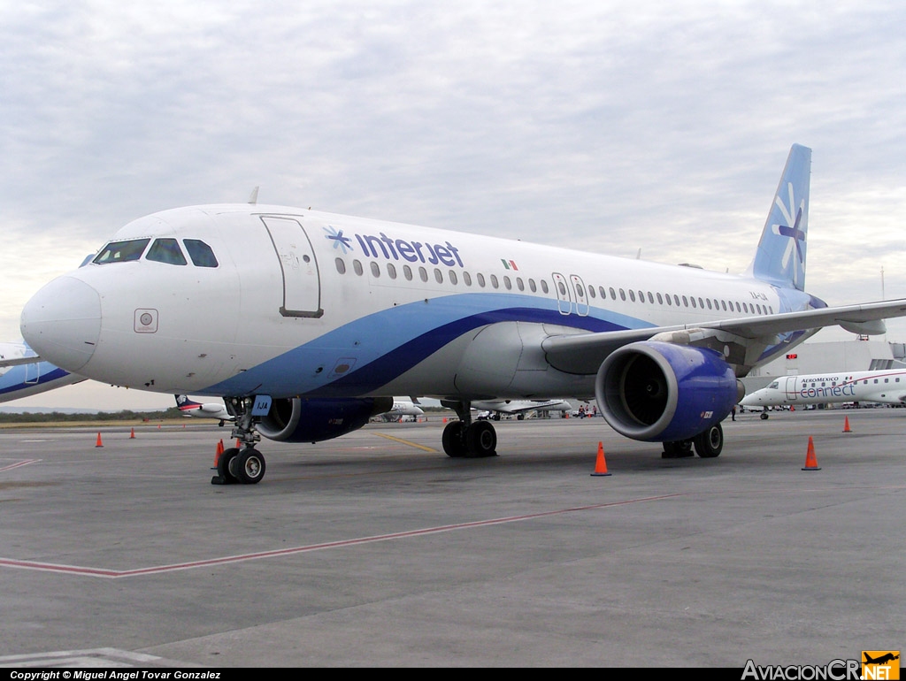 XA-IJA - Airbus A320-214 - Interjet