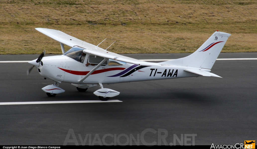 TI-AWA - Cessna 182 - Privado