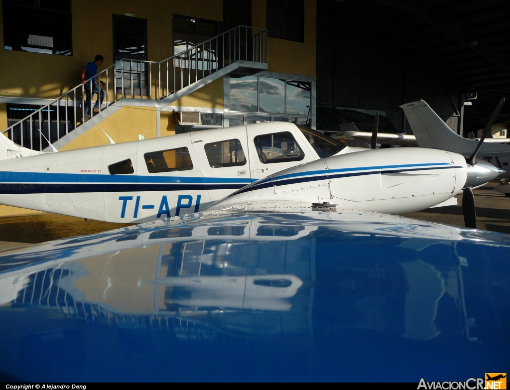 TI-API - Piper PA-34-200T Seneca II - ECDEA - Escuela Costarricense de Aviación