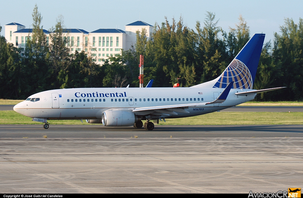 N16703 - Boeing 737-724 - Continental Airlines