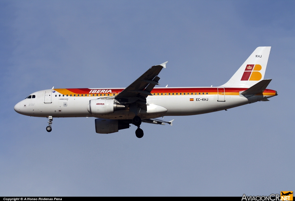 EC-KHJ - Airbus A320-214 - Iberia