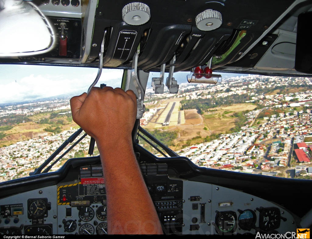 TI-AZD - De Havilland Canada DHC-6-300 Twin Otter - Nature Air