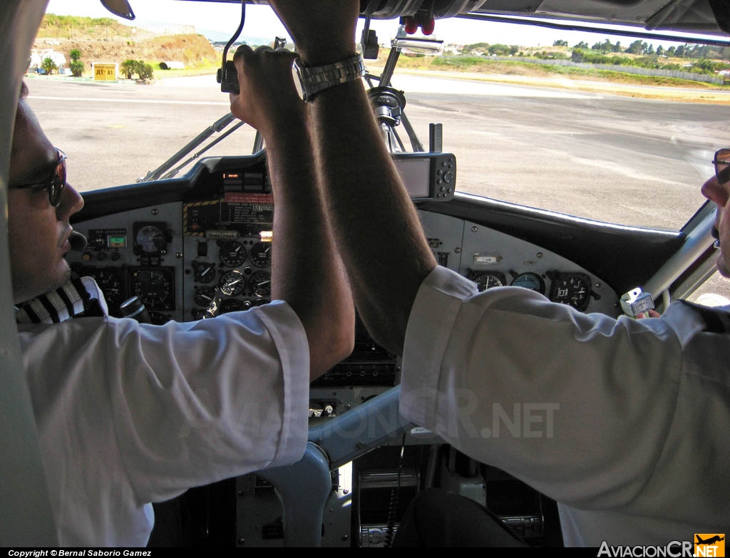 TI-AZD - De Havilland Canada DHC-6-300 Twin Otter - Nature Air