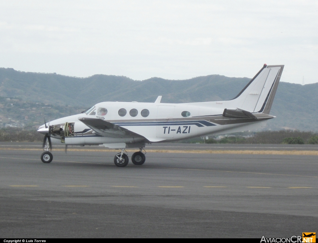 TI-AZI - Beechcraft C90B King Air - Privado