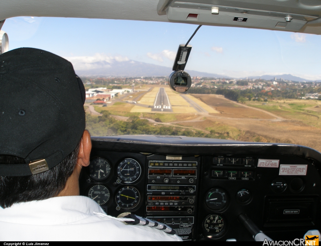 TI-AWA -  Cessna 182Q Skylane II - Privado