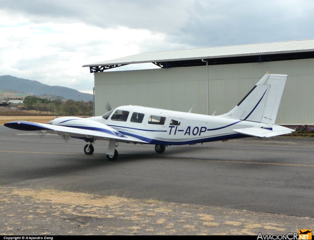 TI-AOP - Piper PA-34-200T Seneca II - Privado
