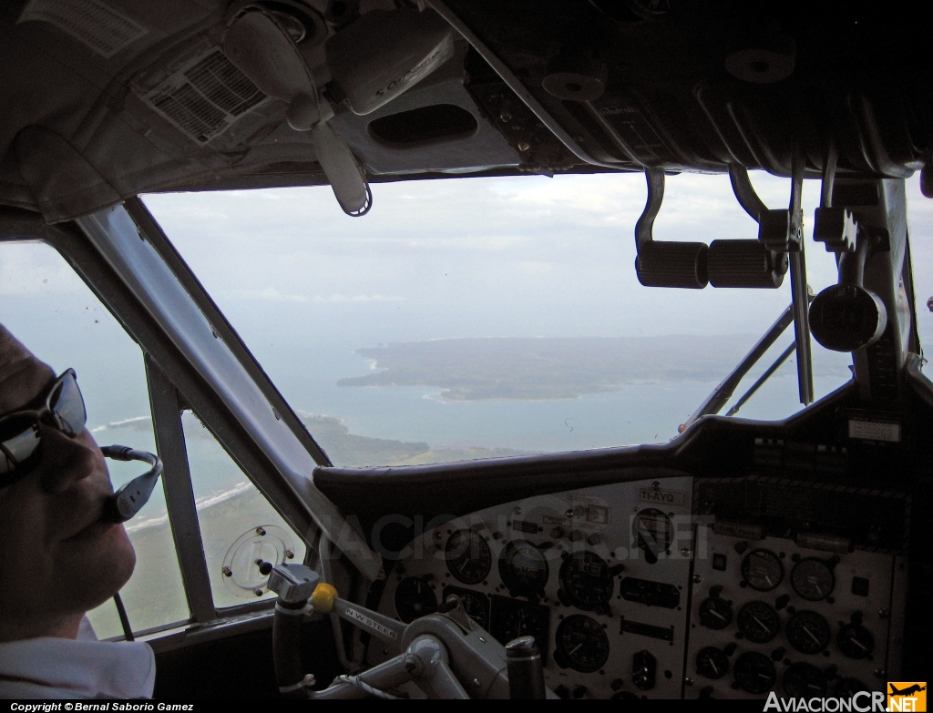 TI-AYQ - De Havilland Canada DHC-6-300 Twin Otter - Nature Air