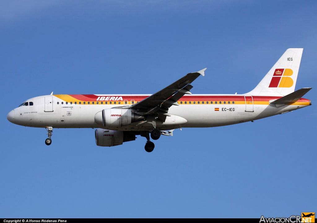 EC-IEG - Airbus A320-214 - Iberia