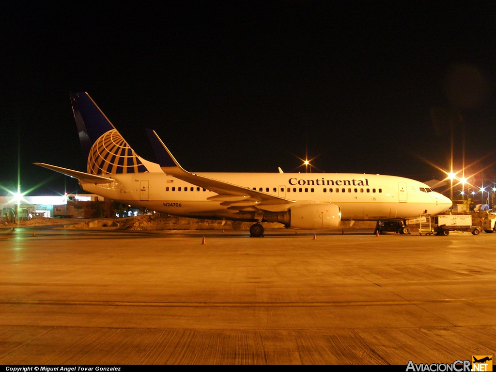 N24706 - Boeing 737-724 - Continental Airlines