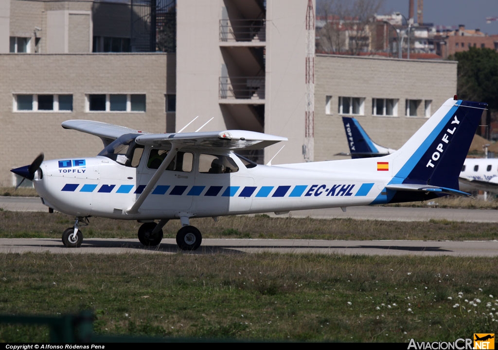 EC-KHL - Cessna 172R Skyhawk II - Top Fly