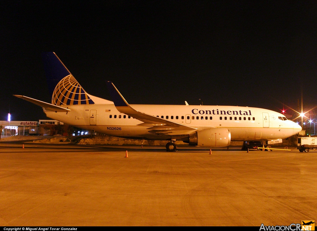 N32626 - Boeing 737-524 - Continental Airlines