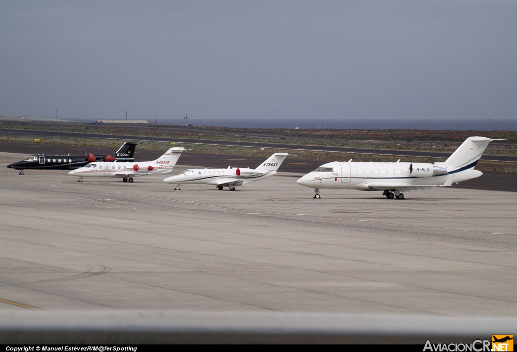 M-RLIV - Bombardier-CL600-2B16-Challenger-605 - Privado
