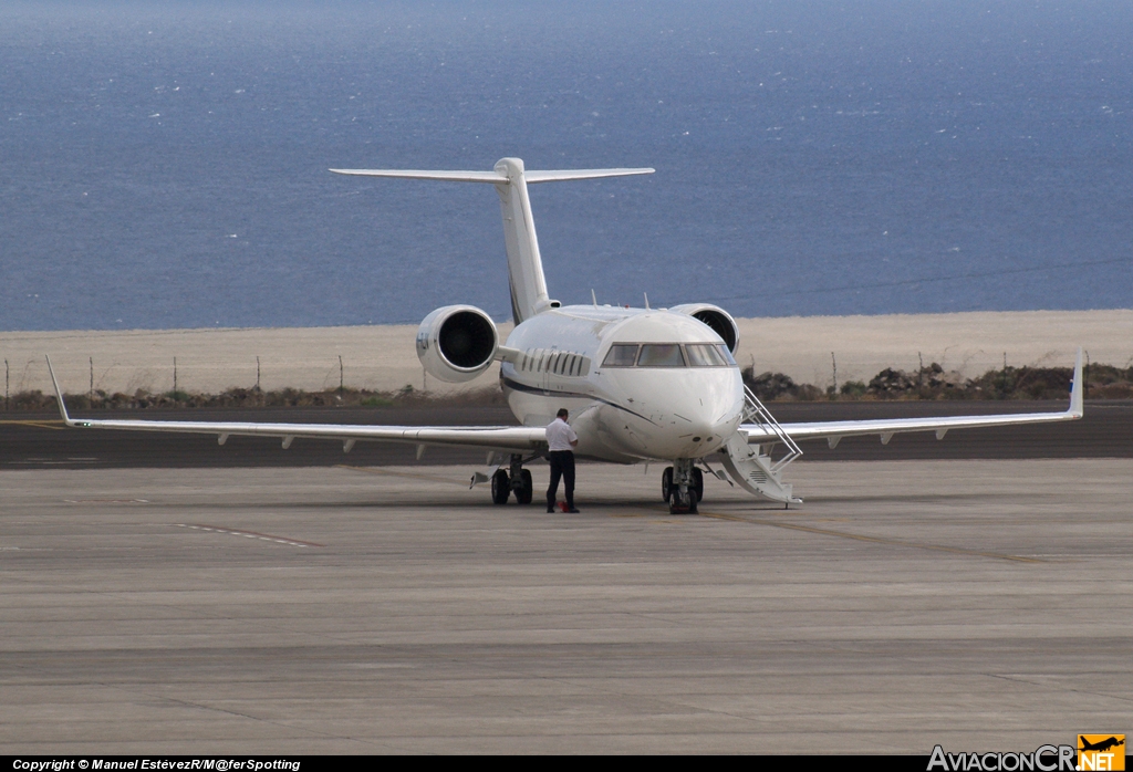 M-RLIV - Bombardier-CL600-2B16-Challenger-605 - Privado