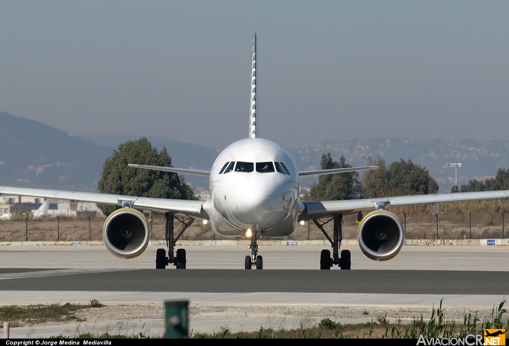 EC-KDH - Airbus A320-214 - Vueling