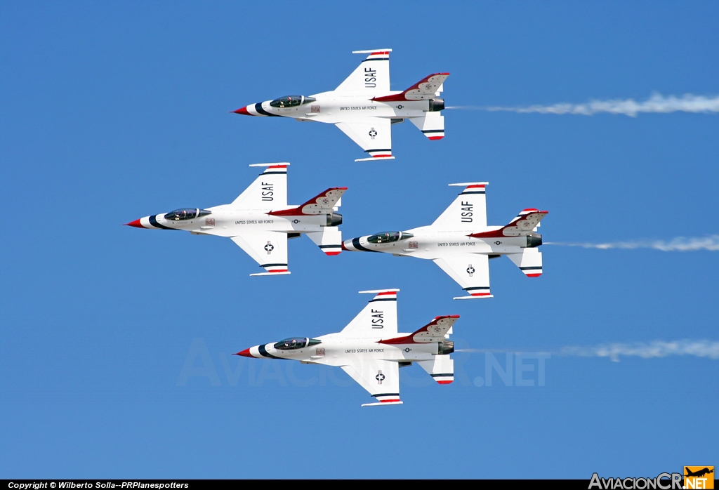  - General Dynamics F-16C Fighting Falcon - USAF Thunderbirds