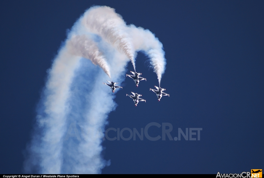 92-3880 - Lookheed Martin F-16C Fighting Falcon - USAF Thunderbirds