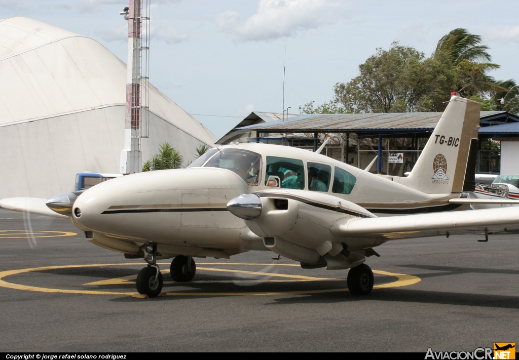TG-BIC - Piper PA-23-250 Aztec - Aerofoto