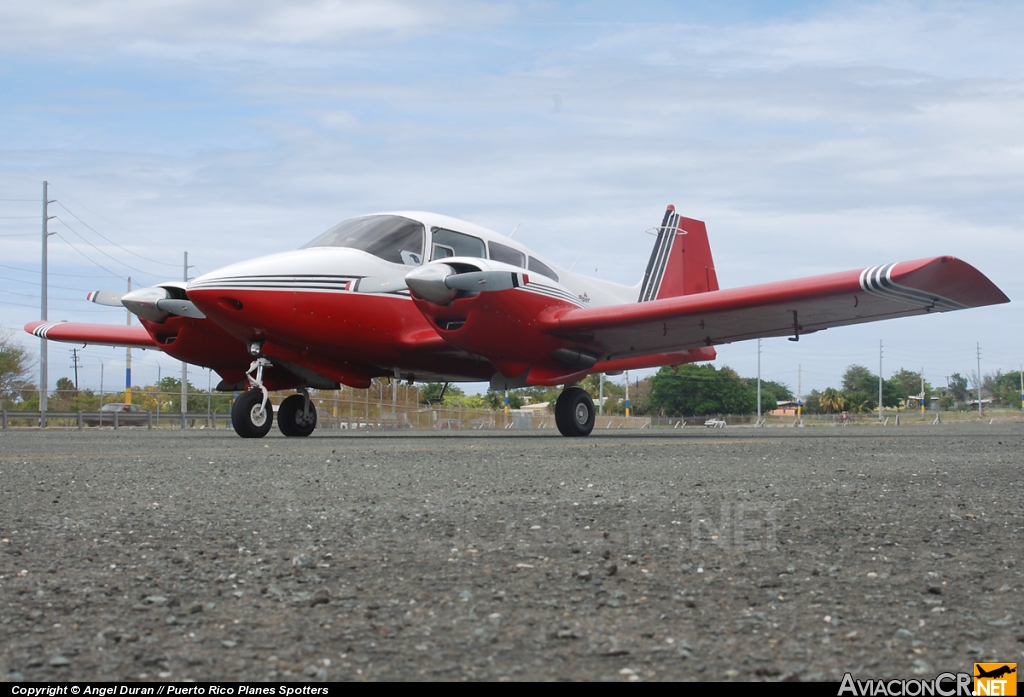 N1153P - Piper PA-23-150 Apache B - Privado