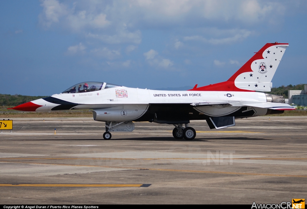 92-3880 - Lockheed Martin F-16C Fighting Falcon - U.S. Air Force - Thunderbirds
