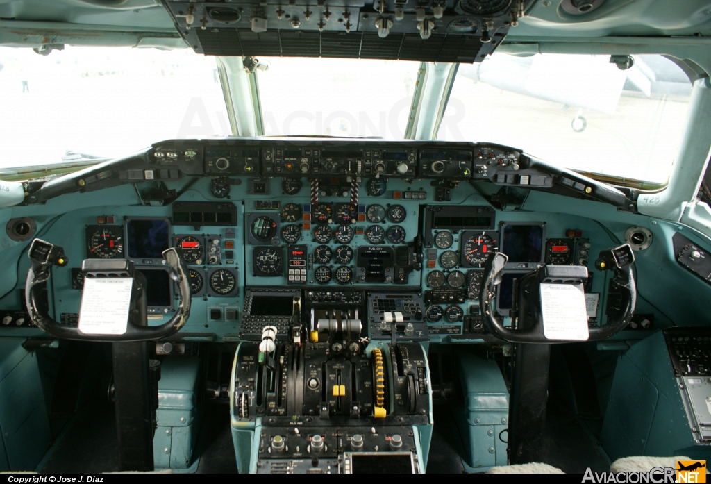 N428AA - McDonnell Douglas MD-82 (DC-9-82) - American Airlines