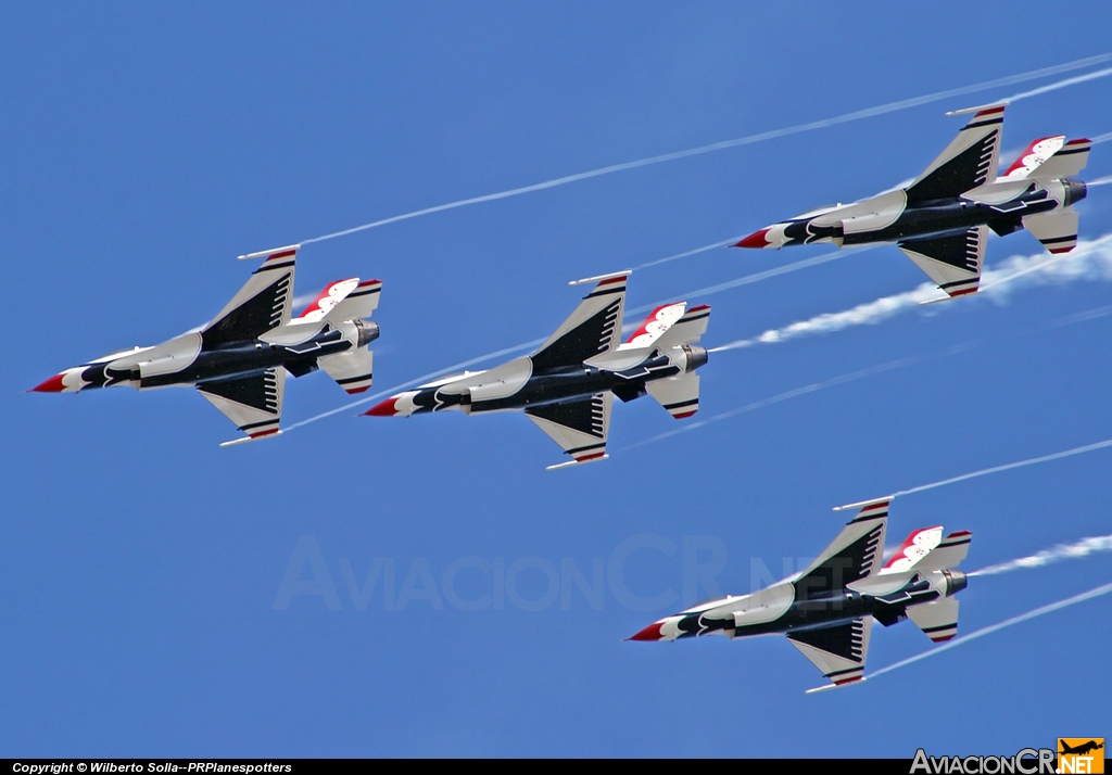  - General Dynamics F-16C Fighting Falcon - USAF Thunderbirds