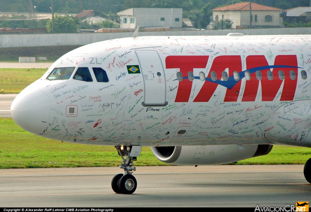 PT-MZL - Airbus A320-232 - TAM