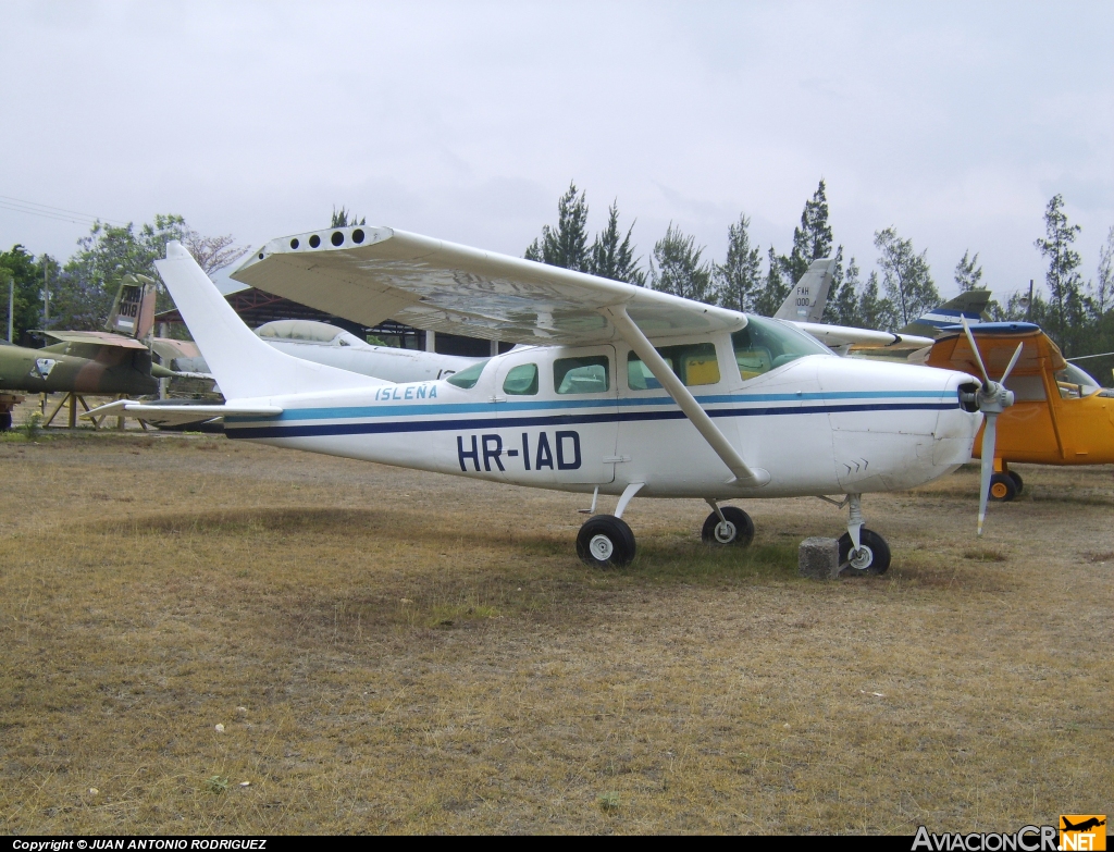 HR-IAD - Cessna P206C Super Skywagon - Isleña