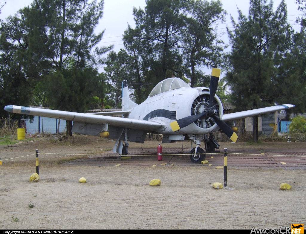 FAH-214 - North American T-28B Trojan - Fuerza Aerea Hondureña