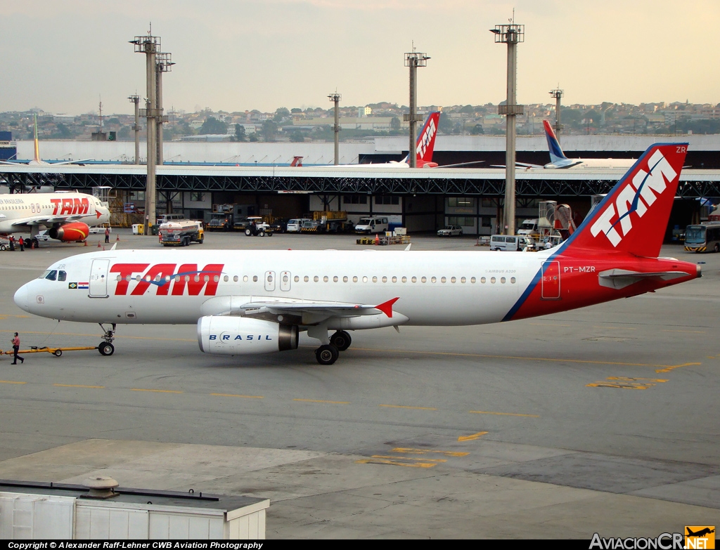PT-MZR - Airbus A320-231 - TAM