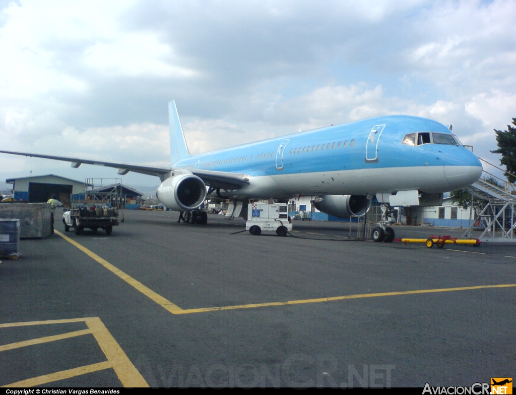 N753NA - Boeing 757-28A - Zoom