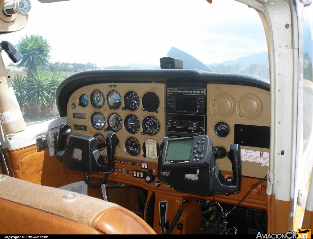 TI-ALM - Cessna R172K Hawk XP - Privado