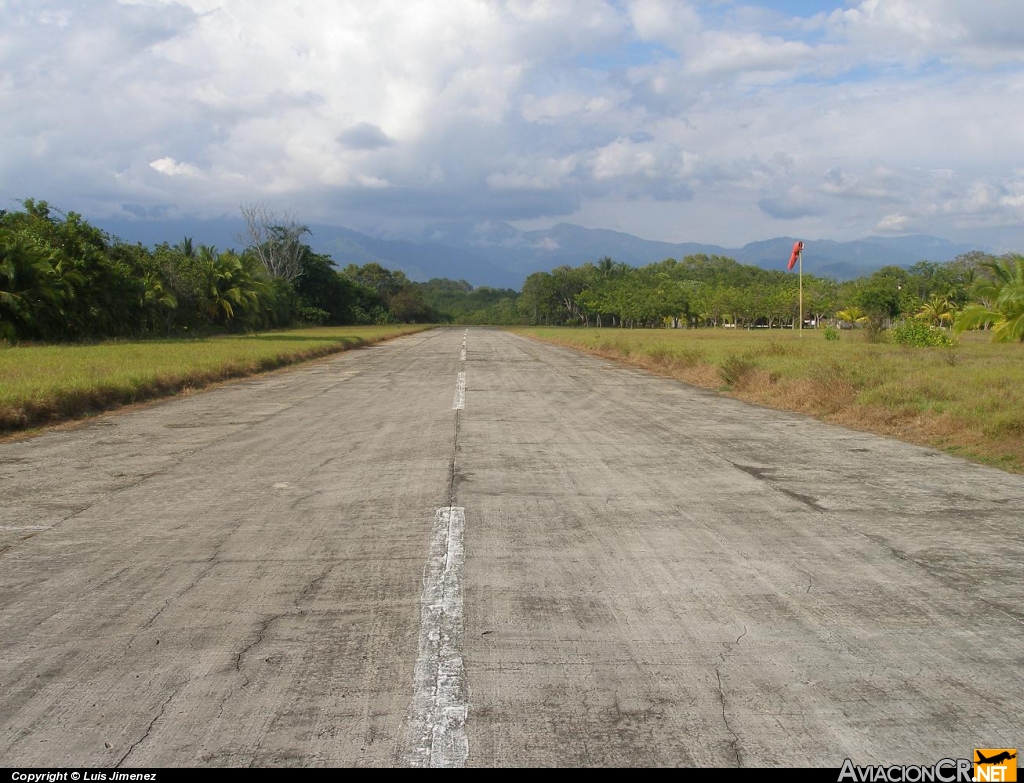 MRAD - Pista de aterrizaje - Aeropuerto