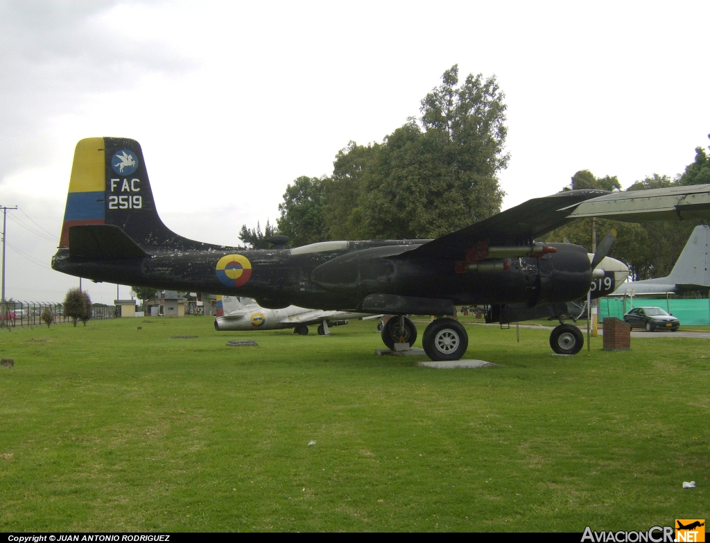 FAC-2519 - Douglas A-26B invader - Fuerza Aérea Colombiana