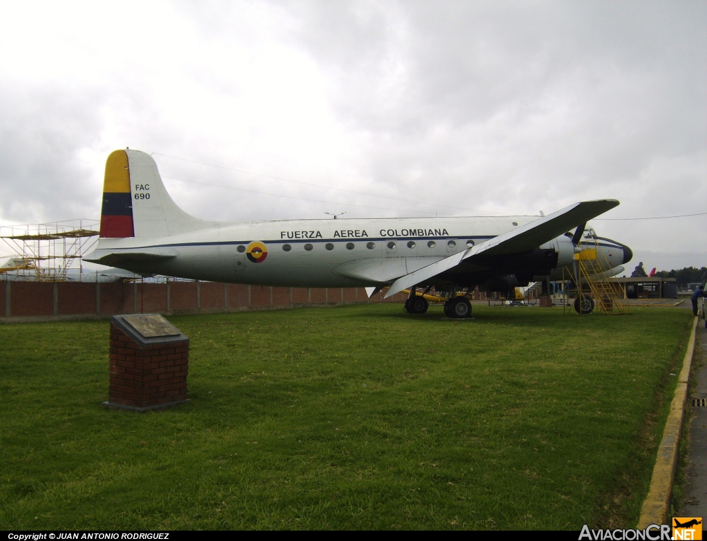 FAC690 - Douglas C-54A Skymaster - Fuerza Aérea Colombiana