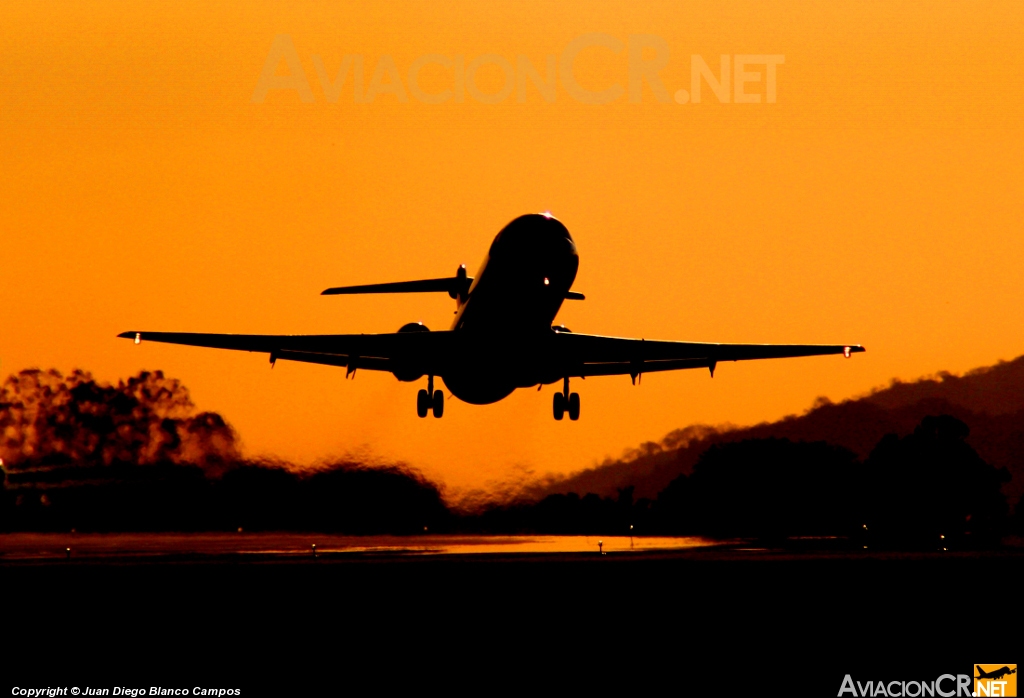 HK-4488 - Fokker 100 - Avianca Colombia