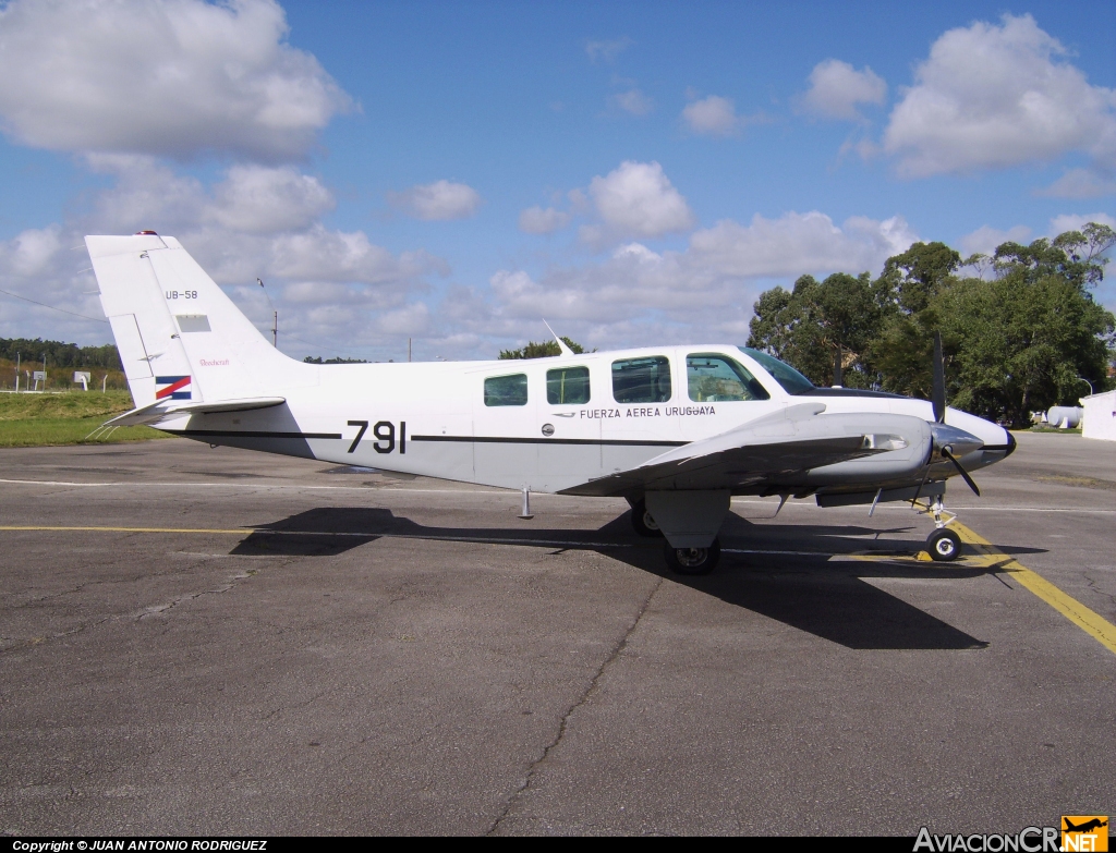 791 - Beechcraft UB-58 baron - Fuerza Aerea Uruguaya