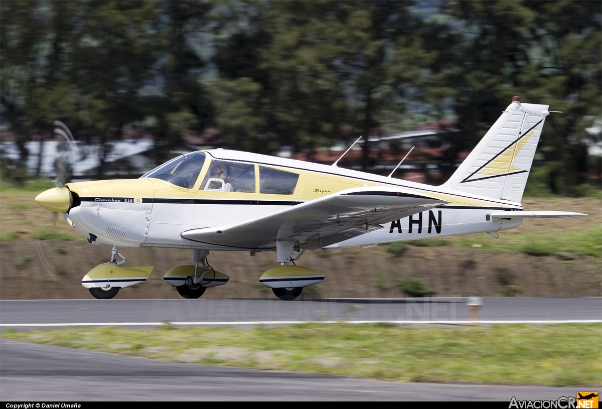 TI-AHN - Piper PA-28-235 Cherokee B - Privado