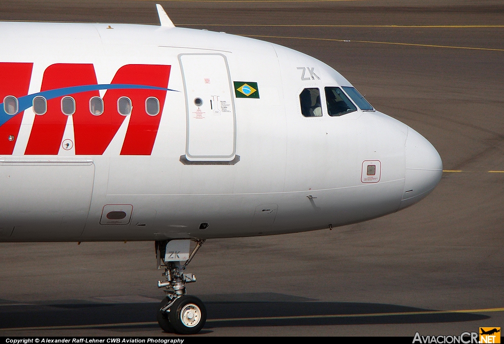 PT-MZK - Airbus A320-232 - TAM