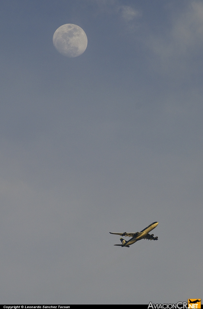 EC-KCF - Airbus A340-311 - Air Comet