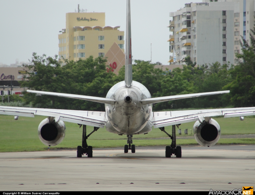 N685AA - Boeing 757-223 - American Airlines