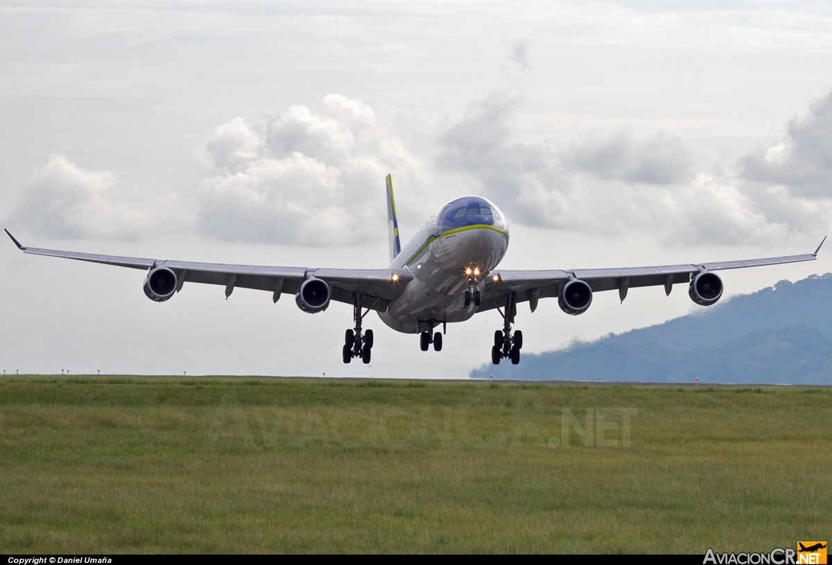 EC-KCF - Airbus A340-311 - Air Comet
