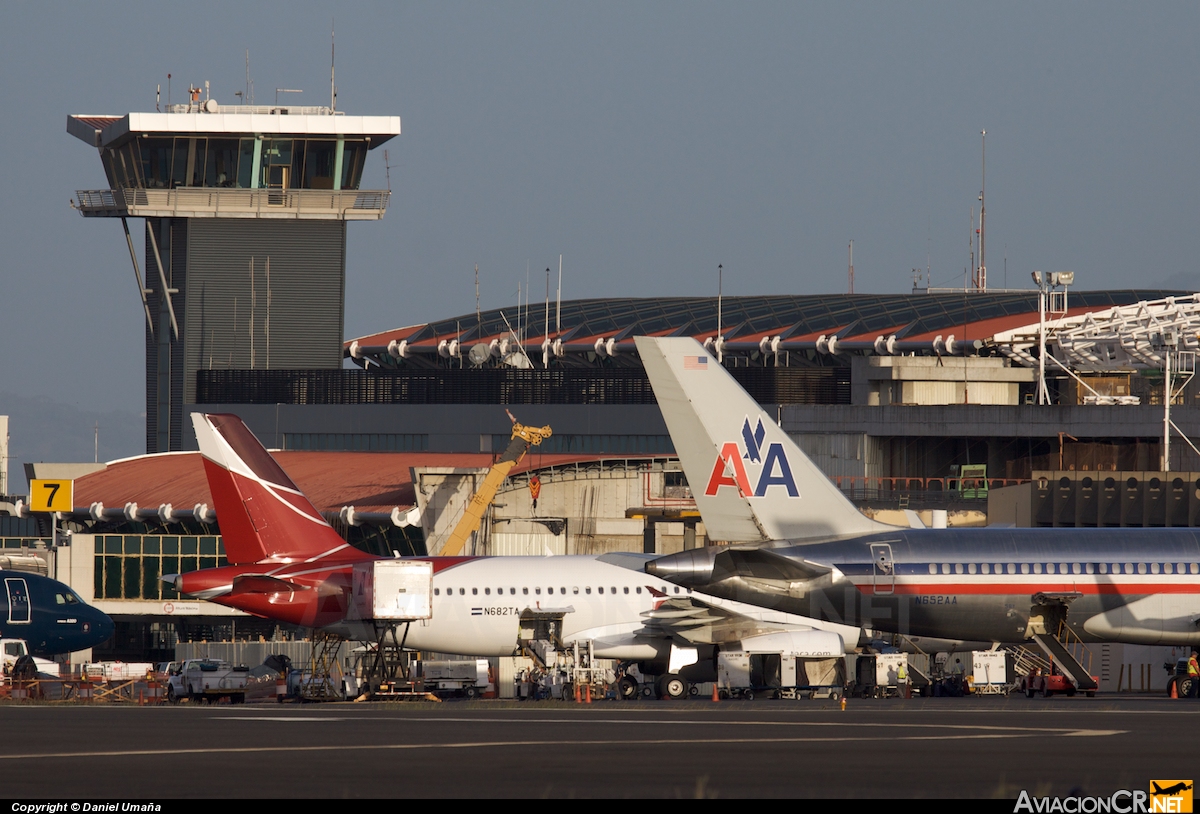 N652AA - Boeing 757-223 - American Airlines
